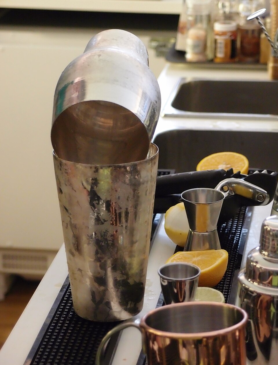 Cocktail shaker, open