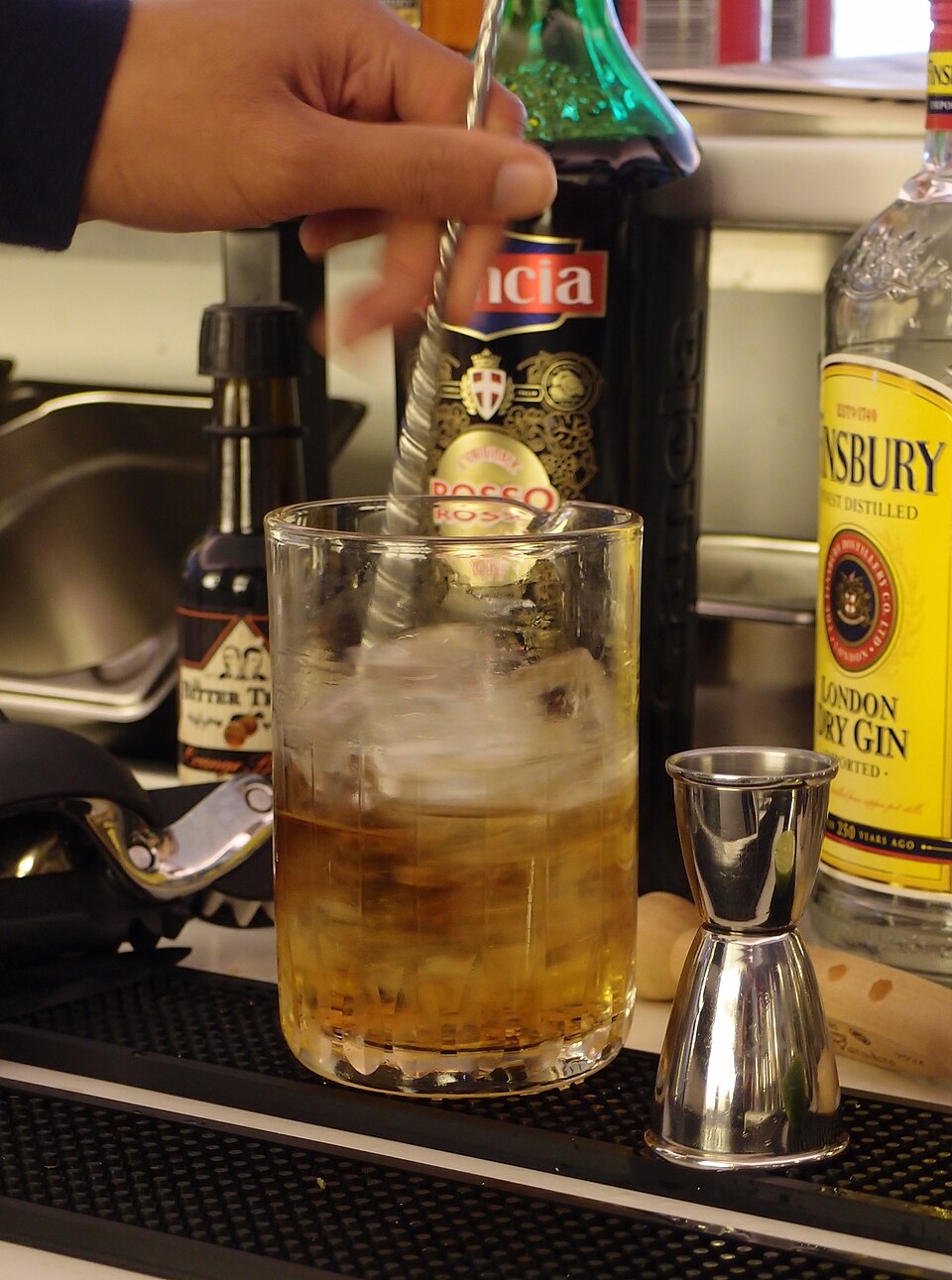 Stirring with a bar spoon